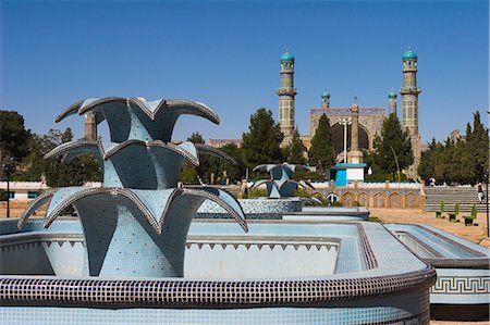 simsearch:841-02944764,k - New fountain in front of the Friday Mosque or Masjet-eJam, built in the year 1200 by the Ghorid Sultan Ghiyasyddin on the site of an earlier 10th century mosque, Herat, Herat Province, Afghanistan, Asia Stock Photo - Rights-Managed, Code: 841-02916655