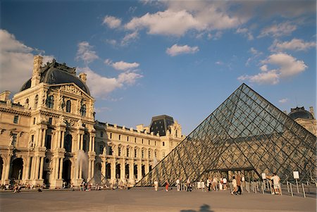 simsearch:841-02710261,k - La Pyramide and the Musee du Louvre, Paris, France, Europe Stock Photo - Rights-Managed, Code: 841-02917793