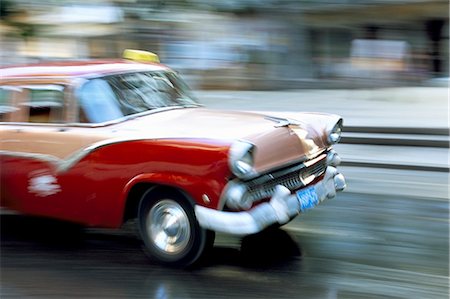 simsearch:841-03035281,k - Panned shot of old American car splashing through puddle on Prado, Havana, Cuba, West Indies, Central America Stock Photo - Rights-Managed, Code: 841-02918002