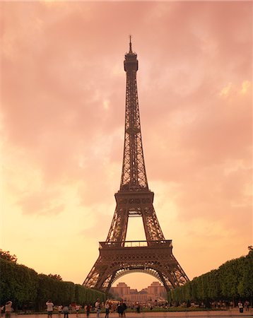 simsearch:841-02710261,k - The Eiffel Tower at dusk, Paris, France, Europe Stock Photo - Rights-Managed, Code: 841-02918294