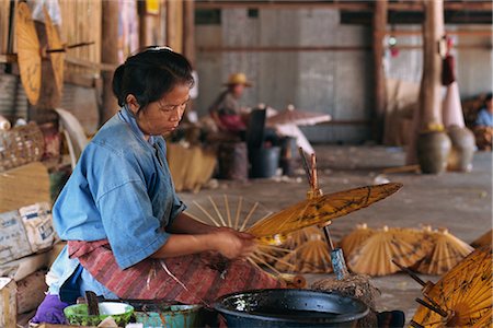 simsearch:841-02946091,k - Woman making umbrellas with brown paper at the Umbrella factory at Bo Sang, Chiang Mai, Thailand, Southeast Asia, Asia Stock Photo - Rights-Managed, Code: 841-02918557