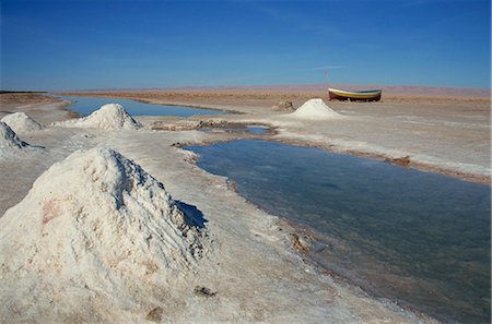 simsearch:841-02916509,k - Piles of salt on salt flats, Chott El Jerid, Tunisia, North Africa, Africa Stock Photo - Rights-Managed, Code: 841-02918704