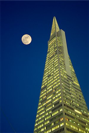 simsearch:841-06031845,k - The Transamerica Pyramid, illuminated at dusk with full moon, designed by the architect William Pereira and built in 1972, San Francisco, California, United States of America, North America Stock Photo - Rights-Managed, Code: 841-02919964