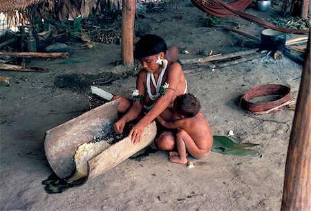 simsearch:841-02709392,k - Yanomami woman preparing manioc, Brazil, South America Stock Photo - Rights-Managed, Code: 841-02924015