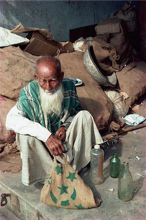 dhaka - Old man, bazaar area, Dacca, Bangladesh, Asia Stock Photo - Rights-Managed, Code: 841-02924285