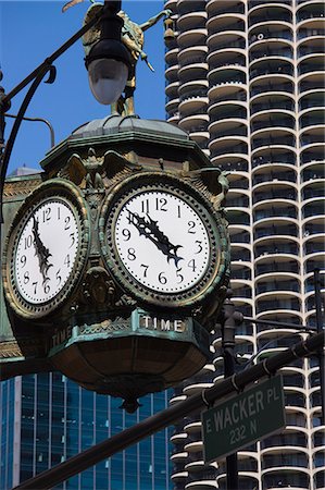 Old clock on the corner of 33 East Wacker Drive, formerly known as the Jewelery Building, Marina City in the background, Chicago, Illinois, United States of America, North America Stock Photo - Rights-Managed, Code: 841-02925088