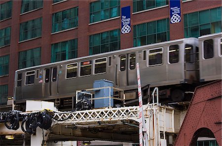 An El train on the Elevated train system, Chicago, Illinois, United States of America, North America Stock Photo - Rights-Managed, Code: 841-02925114
