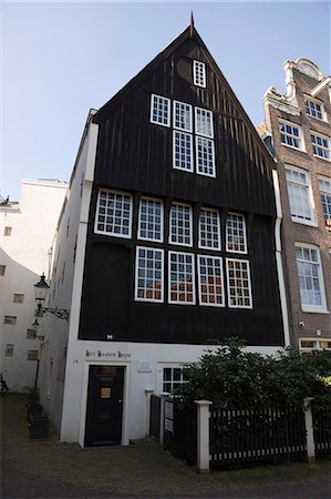 Het Houten Huis, the oldest house in Amsterdam, Begijnhof, a beautiful square of 17th and 18th century houses, Amsterdam, Netherlands, Europe Stock Photo - Rights-Managed, Code: 841-02925213