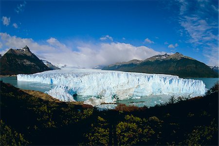 perito moreno glacier - Perito Moreno glacier (25 km long, 2 km wide), has almost dammed the Tempano channel, Patagonia, Argentina, South America Stock Photo - Rights-Managed, Code: 841-02925567