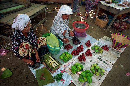 simsearch:841-02925433,k - Women selling local produce including star fruit, plums and beeswax at Kota Belud weekly Tamu or market in Sabah, Malaysia, Borneo, Southeast Asia, Asia Stock Photo - Rights-Managed, Code: 841-02925625