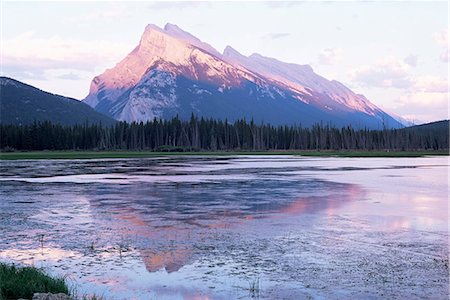 simsearch:841-02920671,k - View across Vermilion Lakes to Mount Rundle, at sunset, Banff National Park, UNESCO World Heritage Site, Alberta, Canada, North America Stock Photo - Rights-Managed, Code: 841-02920672