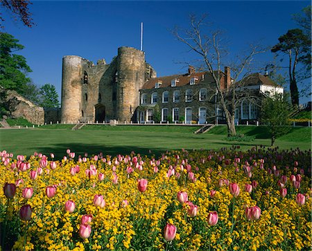 simsearch:841-07202520,k - The Castle Gatehouse, adjoining Gothic mansion, Tonbridge, Kent, England, United Kingdom, Europe Stock Photo - Rights-Managed, Code: 841-02920954