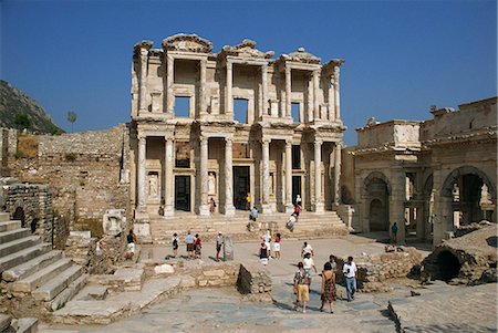 simsearch:841-02707443,k - Tourists visiting the Roman Library of Celsus dating from between 110 and 135 AD, at the archaeological site of Ephesus, Anatolia, Turkey, Asia Minor, Eurasia Stock Photo - Rights-Managed, Code: 841-02921048