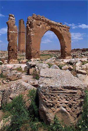 simsearch:841-02707443,k - Tower and arch of the Temple of Sin, the God of the Moon, at the archaeological site of Harran, Anatolia, Turkey, Asia Minor, Eurasia Stock Photo - Rights-Managed, Code: 841-02944683
