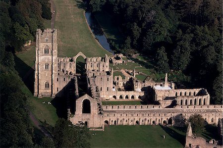 simsearch:841-02916154,k - Aerial view of Fountains Abbey, UNESCO World Heritage Site, Yorkshire, England, United Kingdom, Europe Stock Photo - Rights-Managed, Code: 841-02944691