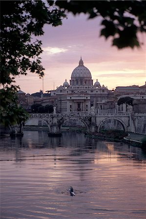 Skyline of St. Peter's from Ponte Umberto, Rome, Lazio, Italy, Europe Stock Photo - Rights-Managed, Code: 841-02944877
