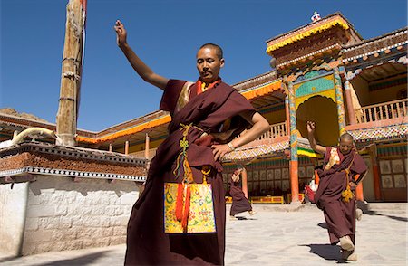 people ladakh - Group of monks dancing in the monastery courtyard rehearsing for Hemis festival, Hemis, Ladakh, India, Asia Stock Photo - Rights-Managed, Code: 841-02945848