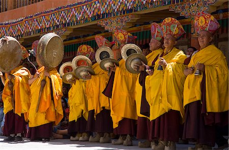 people ladakh - Monks standing in yellow costumes accompanying those dancing with traditional drums, timpani and singing, Hemis Festival, Hemis, Ladakh, India, Asia Stock Photo - Rights-Managed, Code: 841-02945853