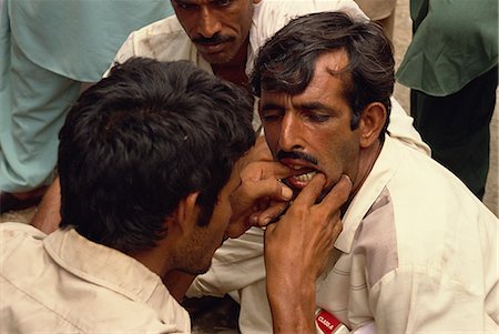 pakistan - Street dentist, Rawalpindi, Pakistan, Asia Stock Photo - Rights-Managed, Code: 841-02945897