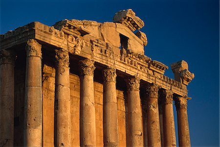 simsearch:841-02707443,k - Roman temple of Bacchus, Baalbek, UNESCO World Heritage Site, Lebanon, Middle East Stock Photo - Rights-Managed, Code: 841-02945901