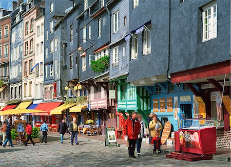 Shops and restaurants in Quai Ste. Catherine, Vieux Bassin, Honfleur, Basse Normandie, France, Europe Stock Photo - Rights-Managed, Code: 841-02946349
