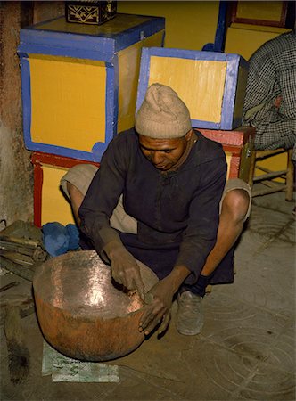 simsearch:841-02947168,k - Coppersmith working on bowl, Marrakesh (Marrakech), Morocco, North Africa, Africa Foto de stock - Con derechos protegidos, Código: 841-02946429