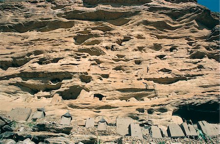 simsearch:400-05910051,k - Dogon cliff houses and burial chambers, Irelli village, UNESCO World Heritage Site, Bandiagara escarpment, Dogon area, Mali, Africa Stock Photo - Rights-Managed, Code: 841-02946663
