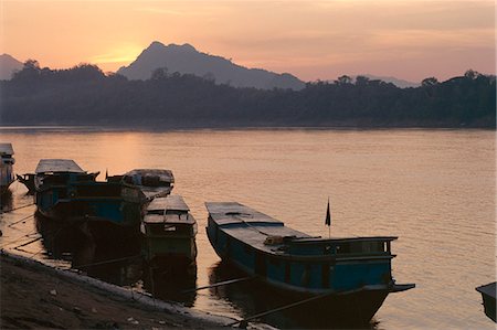 simsearch:841-02946821,k - Boats on the Mekong River at sunset, Luang Prabang, Laos, Indochina, Southeast Asia, Asia Stock Photo - Rights-Managed, Code: 841-02946821