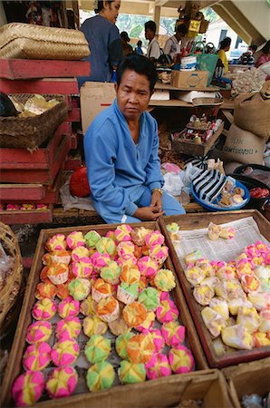 simsearch:841-02925433,k - Cakes for sale, Ubud market, Bali, Indonesia, Southeast Asia, Asia Stock Photo - Rights-Managed, Code: 841-02991293