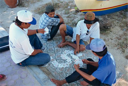 simsearch:841-02899056,k - Locals playing cards, Bali, Indonesia, Southeast Asia, Asia Stock Photo - Rights-Managed, Code: 841-02991301