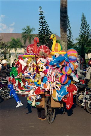 Balloon seller on bicycle, Jogjakarta, Java, Indonesia, Southeast Asia, Asia Foto de stock - Con derechos protegidos, Código: 841-02991321