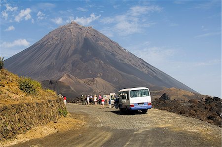 simsearch:841-02918817,k - Touristes et le volcan de Pico de Fogo en arrière-plan, Fogo (feu), îles du Cap-vert, Afrique Photographie de stock - Rights-Managed, Code: 841-02993768