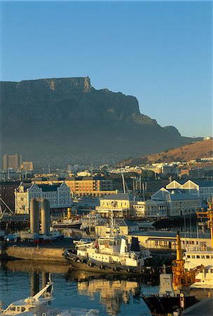 simsearch:841-03673606,k - South Africa, Cape Town, Victoria and Alfred Waterfront with Table Mountain behind Stock Photo - Rights-Managed, Code: 841-03028756