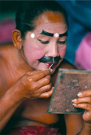 Applying make-up for the Barong classical dance, temple of Batubulan, island of Bali, Indonesia, Southeast Asia, Asia Foto de stock - Con derechos protegidos, Código: 841-03034015