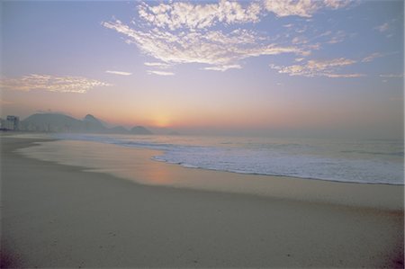 simsearch:841-02722953,k - La plage de Copacabana, Rio de Janeiro, au Brésil, en Amérique du Sud Photographie de stock - Rights-Managed, Code: 841-03034751