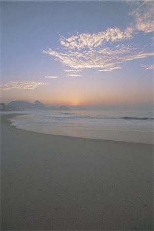 simsearch:841-02722953,k - La plage de Copacabana, Rio de Janeiro, au Brésil, en Amérique du Sud Photographie de stock - Rights-Managed, Code: 841-03034753