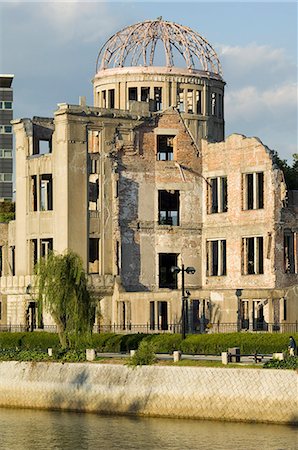 simsearch:622-06398585,k - A-Bomb Dome, parc de la paix, Hiroshima city, ouest du Japon, Asie Photographie de stock - Rights-Managed, Code: 841-03035759