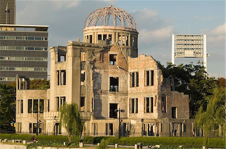simsearch:622-06398585,k - Un dôme de la bombe, patrimoine mondial de l'UNESCO, parc de la paix Hiroshima city, ouest du Japon, Asie Photographie de stock - Rights-Managed, Code: 841-03035760