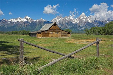 simsearch:841-03505868,k - The Moulton Barn on Mormon Row with the Grand Tetons range in background, Antelope Flats Road, Grand Teton National Park, Wyoming, United States of America, North America Stock Photo - Rights-Managed, Code: 841-03032338