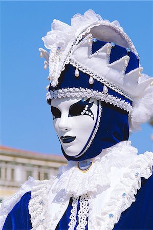 simsearch:841-06030938,k - Person wearing masked carnival costume, Venice Carnival, Venice, Veneto, Italy Foto de stock - Con derechos protegidos, Código: 841-03032815