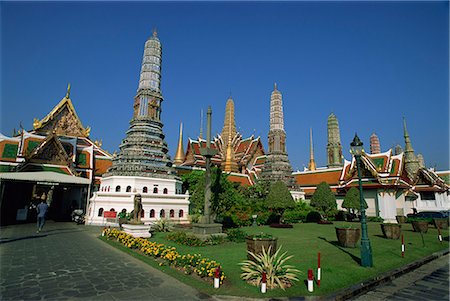 simsearch:841-06501931,k - Buddhist temple and chedi (pagodas) inside the Royal Palace area, Wat Phra Kaeo (Wat Phra Kaew), Bangkok, Thailand, Southeast Asia, Asia Stock Photo - Rights-Managed, Code: 841-03033184