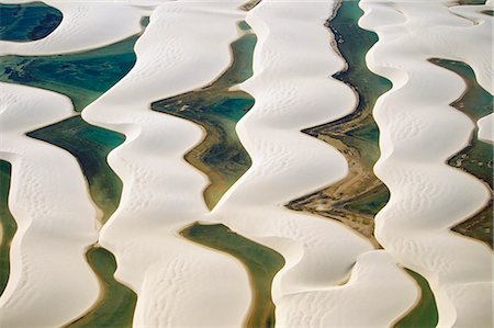 simsearch:855-06313097,k - Aerial view of the sandy dunes and lagoons, part of Parque Nacional dos Lencois Maranhenses, Brazil, South America Foto de stock - Con derechos protegidos, Código: 841-03033733