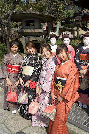 simsearch:841-03056192,k - Girls wearing yukata - kimono, geisha, maiko (trainee geisha) in Gion, Kyoto city, Honshu, Japan, Asia Stock Photo - Rights-Managed, Code: 841-03056239