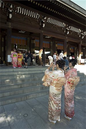 simsearch:841-03056192,k - Girls in kimonos, Meiji Shrine, Harajuku, Tokyo, Honshu, Japan, Asia Stock Photo - Rights-Managed, Code: 841-03056314