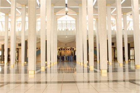 simsearch:841-03517434,k - Interior entrance hall of National (Negara) Mosque, Kuala Lumpur, Malaysia, Southeast Asia, Asia Stock Photo - Rights-Managed, Code: 841-03056952