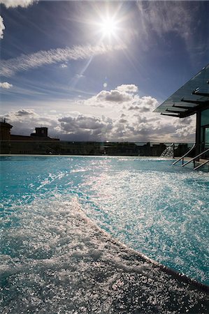 simsearch:841-03063991,k - Roof Top Pool in New Royal Bath, Thermae Bath Spa, Bath, Avon, England, United Kingdom, Europe Stock Photo - Rights-Managed, Code: 841-03064007