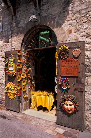 Artist's shop, Assisi, Umbria, Italy, Europe Stock Photo - Rights-Managed, Code: 841-03064371