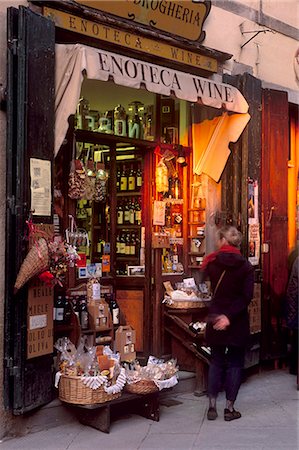 Shop selling local goods, Cortona, a medieval town, Tuscany, Italy, Europe Foto de stock - Con derechos protegidos, Código: 841-03064398