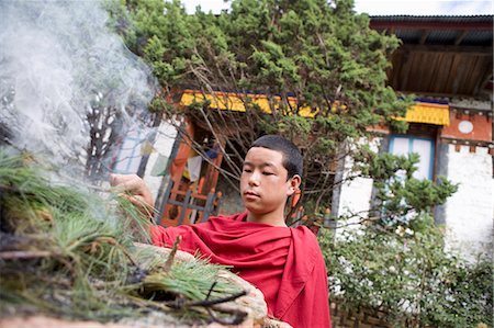 simsearch:841-02946644,k - Buddhist monk burning incense, Sey Lhakhang temple, Bumthang, Bhutan,Asia Stock Photo - Rights-Managed, Code: 841-03065122