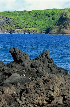 Jagged black lava shore on Keanae Peninsula, Hana Coast road, Maui, Hawaii, Hawaiian Islands, United States of America, Pacific, North America Foto de stock - Con derechos protegidos, Código: 841-03067363